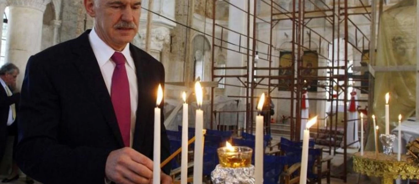 Η αξέχαστη γκάφα του Γιώργου Παπανδρέου στον Επιτάφιο (βίντεο)